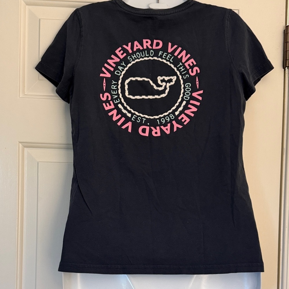Vineyard vines navy and pink T-Shirt with Pink Logo front pocket short sleeves